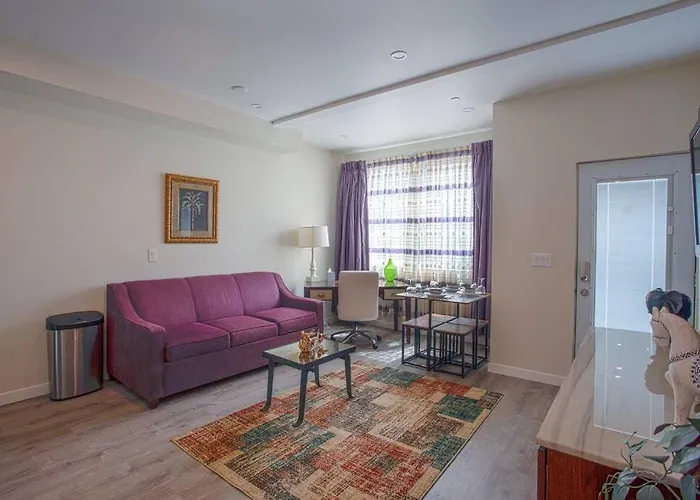 Spacious 1 Bedroom Apartment In Heart Of San Diego